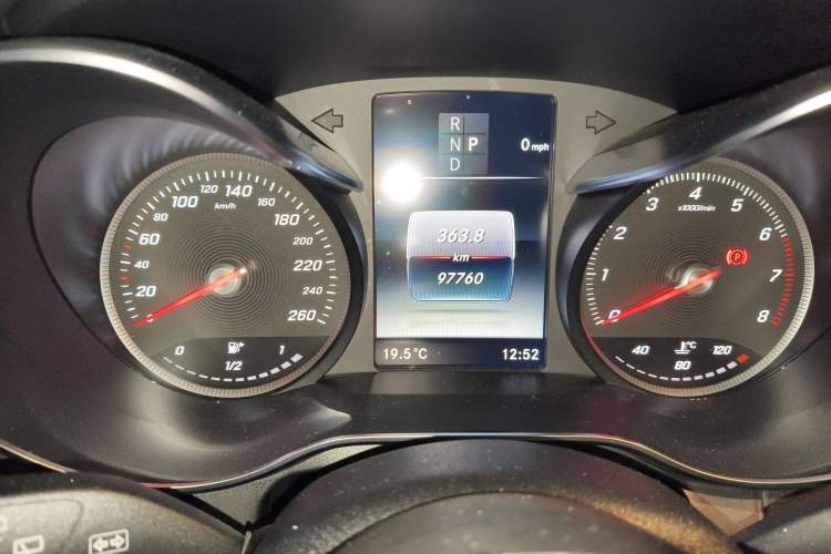 Used Mercedes-Benz GLC 2019 GLC 260 L 4MATIC Dynamic Model Odometer Close Up