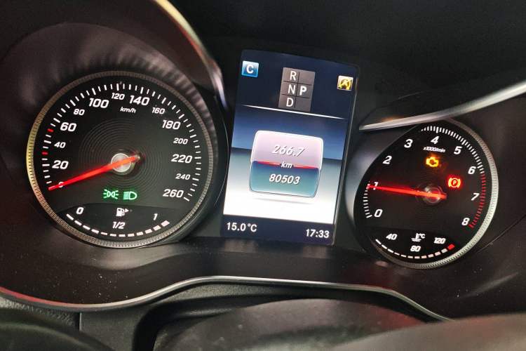 Used Mercedes-Benz GLC 2019 GLC 260 L 4MATIC Dynamic Model Odometer Close Up