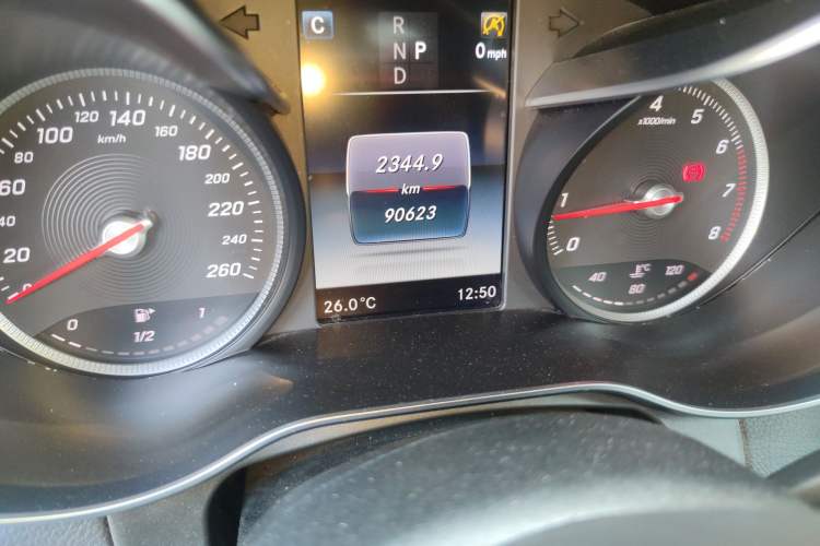 Used Mercedes-Benz GLC 2019 Facelift GLC 260 L 4MATIC Luxury Model Odometer Close Up