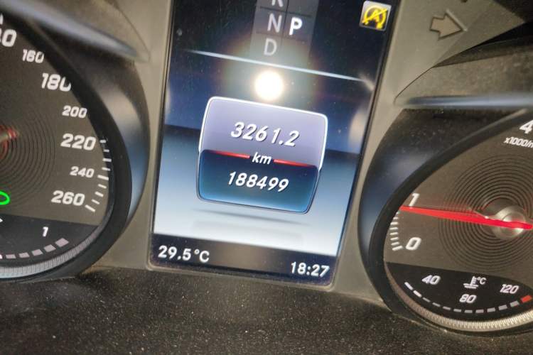 Used Mercedes-Benz GLC 2019 Facelift GLC 260 L 4MATIC Luxury Model Odometer Close Up