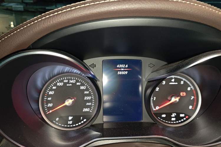 Used Mercedes-Benz GLC 2019 GLC 260 L 4MATIC Luxury Model Odometer Close Up