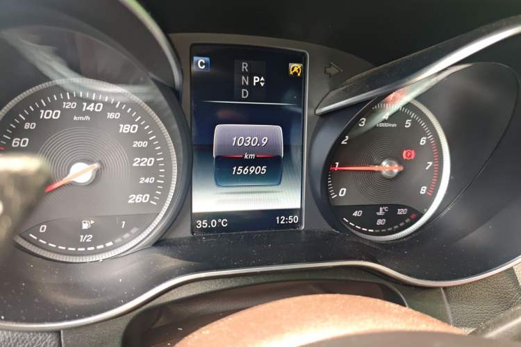 Used Mercedes-Benz GLC 2019 GLC 260 L 4MATIC Dynamic Model Odometer Close Up