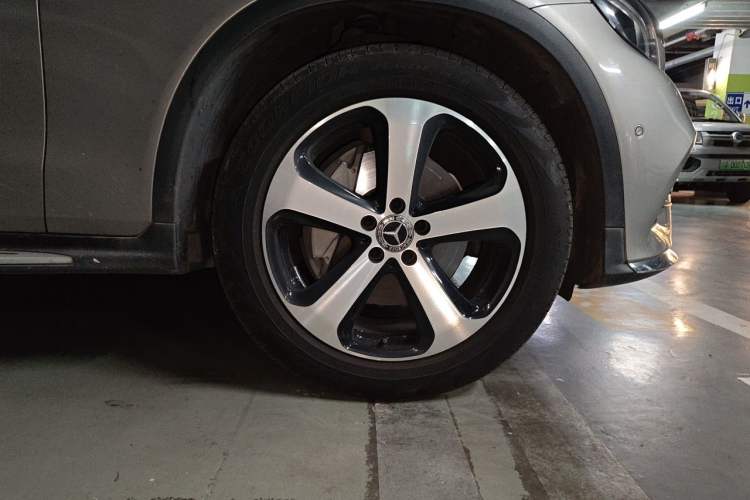 Used Mercedes-Benz GLC 2019 GLC 260 L 4MATIC Luxury Model Right Front Wheel Hub