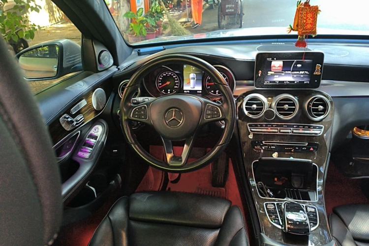 Used Mercedes-Benz GLC 2019 Facelift GLC 260 L 4MATIC Luxury Model Steering Wheel
