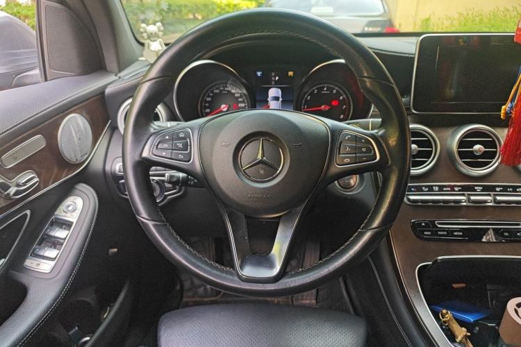 Used Mercedes-Benz GLC 2019 Refreshed GLC 300 L 4MATIC Dynamic Edition Steering Wheel