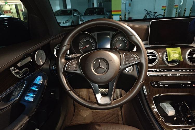 Used Mercedes-Benz GLC 2019 GLC 260 L 4MATIC Luxury Model Steering Wheel
