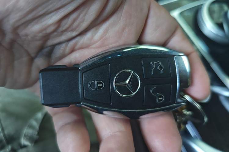 Used Mercedes-Benz GLC 2019 GLC 260 L 4MATIC Luxury Model Vehicle Key