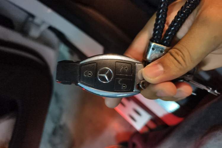 Used Mercedes-Benz GLC 2019 Facelift GLC 260 L 4MATIC Luxury Model Vehicle Key