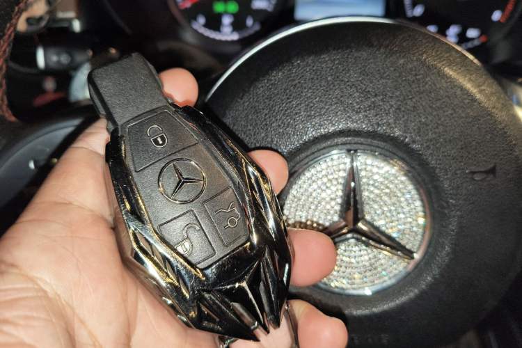 Used Mercedes-Benz GLC 2019 GLC 260 L 4MATIC Dynamic Model Vehicle Key