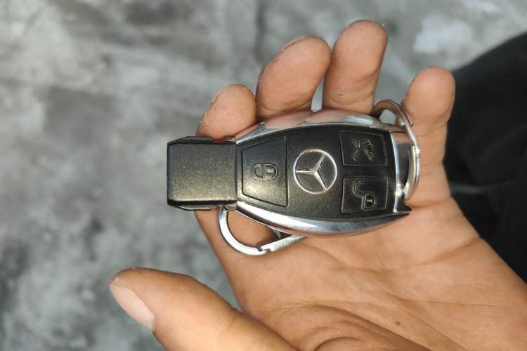 Used Mercedes-Benz GLC 2019 Facelift GLC 260 L 4MATIC Luxury Model Vehicle Key
