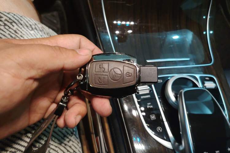 Used Mercedes-Benz GLC 2019 GLC 260 L 4MATIC Dynamic Model Vehicle Key