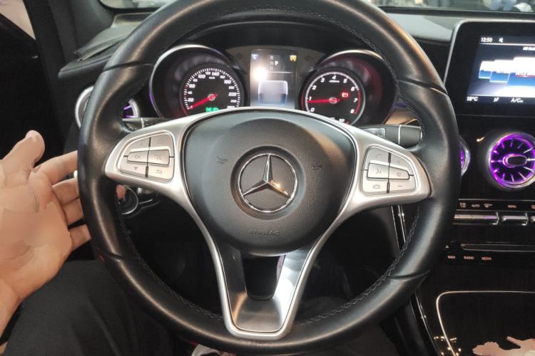 Used Mercedes-Benz GLC 2019 GLC 260 L 4MATIC Luxury Model Steering Wheel