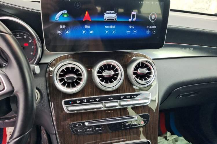 Used Mercedes-Benz GLC 2019 GLC 260 L 4MATIC Dynamic Model Audio And AC Panel