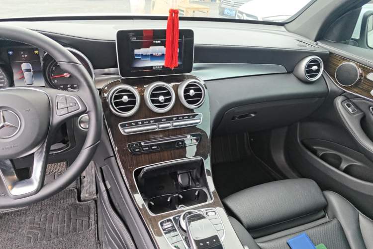Used Mercedes-Benz GLC 2019 GLC 260 L 4MATIC Dynamic Model Audio And AC Panel