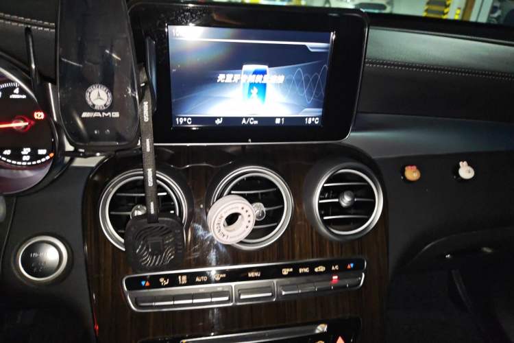 Used Mercedes-Benz GLC 2019 GLC 260 L 4MATIC Dynamic Model Audio And AC Panel