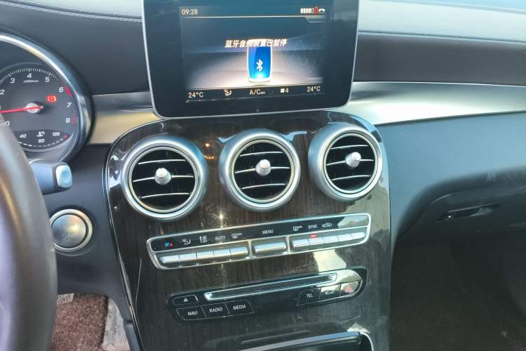 Used Mercedes-Benz GLC 2019 GLC 260 L 4MATIC Dynamic Model Audio And AC Panel