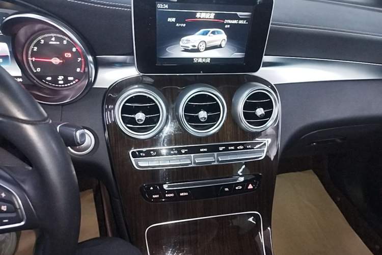Used Mercedes-Benz GLC 2019 GLC 260 L 4MATIC Dynamic Model Audio And AC Panel