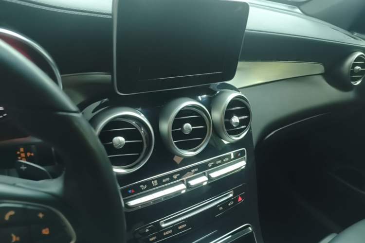 Used Mercedes-Benz GLC 2019 GLC 200 L 4MATIC Audio And AC Panel