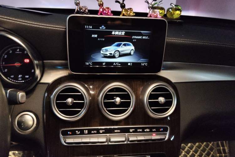 Used Mercedes-Benz GLC 2019 GLC 260 L 4MATIC Dynamic Model Audio And AC Panel