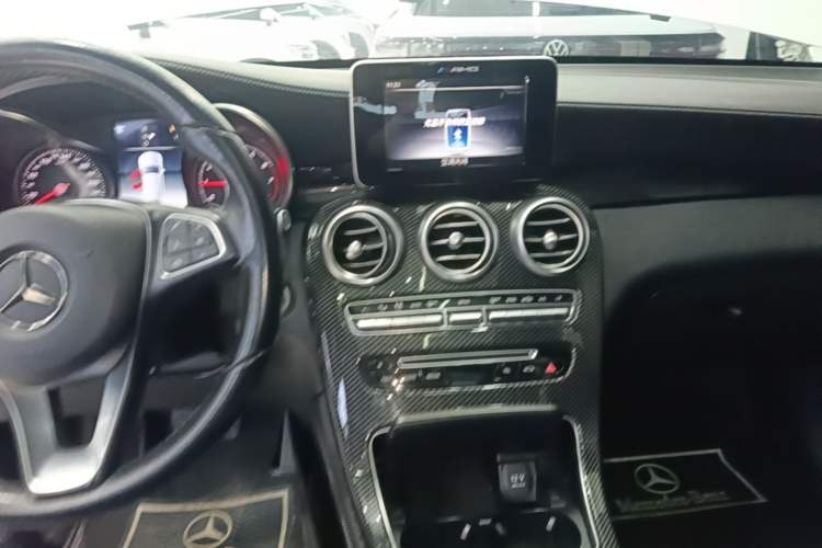 Used Mercedes-Benz GLC 2019 GLC 260 L 4MATIC Dynamic Model Audio And AC Panel