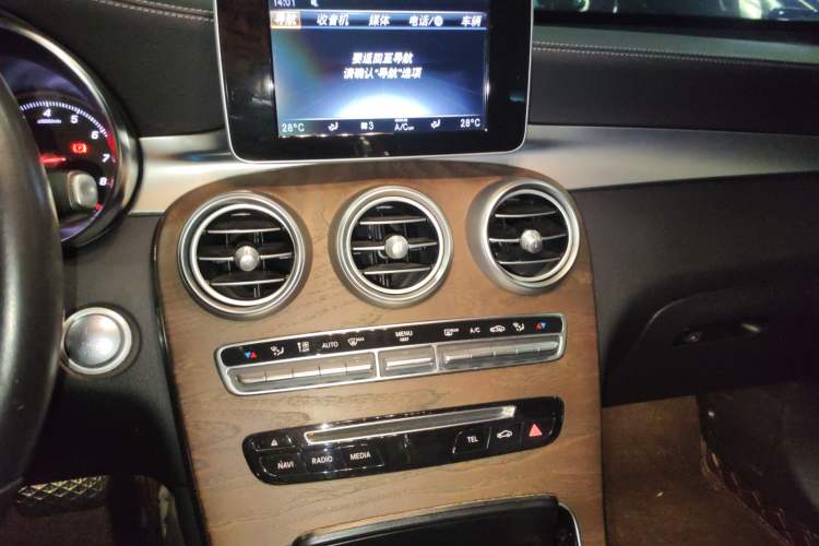 Used Mercedes-Benz GLC 2019 GLC 300 L 4MATIC Dynamic Model Audio And AC Panel