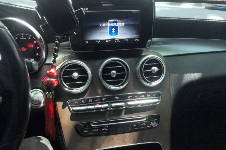 Used Mercedes-Benz GLC 2019 Refreshed GLC 300 L 4MATIC Dynamic Edition Audio And AC Panel