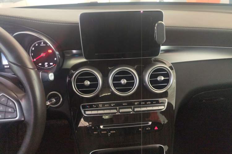 Used Mercedes-Benz GLC 2019 GLC 260 L 4MATIC Luxury Model Audio And AC Panel