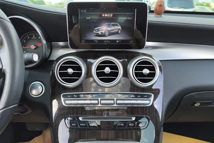 Used Mercedes-Benz GLC 2019 Facelift GLC 260 L 4MATIC Luxury Model Audio And AC Panel