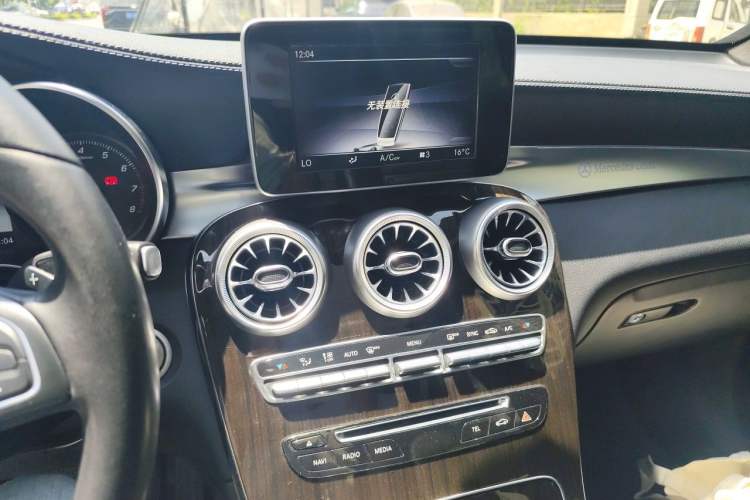 Used Mercedes-Benz GLC 2019 GLC 260 L 4MATIC Luxury Model Audio And AC Panel