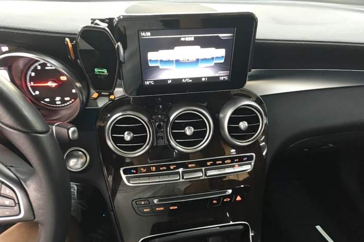 Used Mercedes-Benz GLC 2019 GLC 260 L 4MATIC Luxury Model Audio And AC Panel