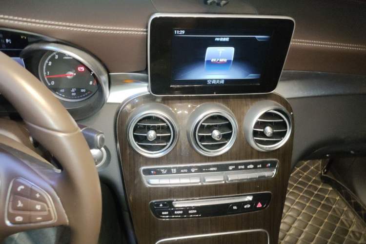 Used Mercedes-Benz GLC 2019 GLC 260 L 4MATIC Dynamic Model Audio And AC Panel