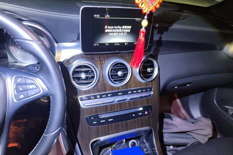 Used Mercedes-Benz GLC 2019 GLC 260 4MATIC Dynamic Edition Audio And AC Panel
