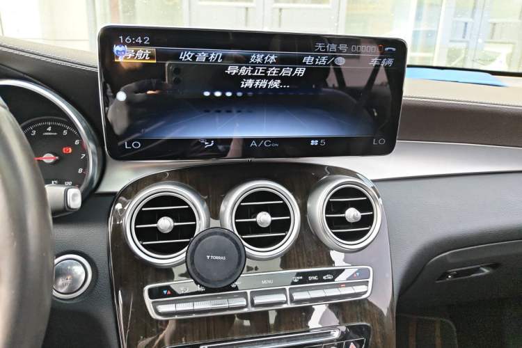 Used Mercedes-Benz GLC 2019 GLC 260 4MATIC Dynamic Edition Audio And AC Panel