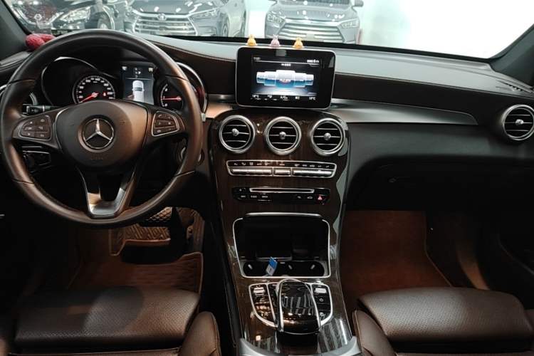 Used Mercedes-Benz GLC 2019 GLC 260 L 4MATIC Dynamic Model Audio And AC Panel