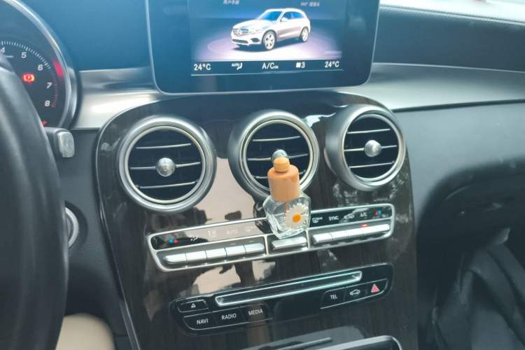 Used Mercedes-Benz GLC 2019 Facelift GLC 260 L 4MATIC Luxury Model Audio And AC Panel