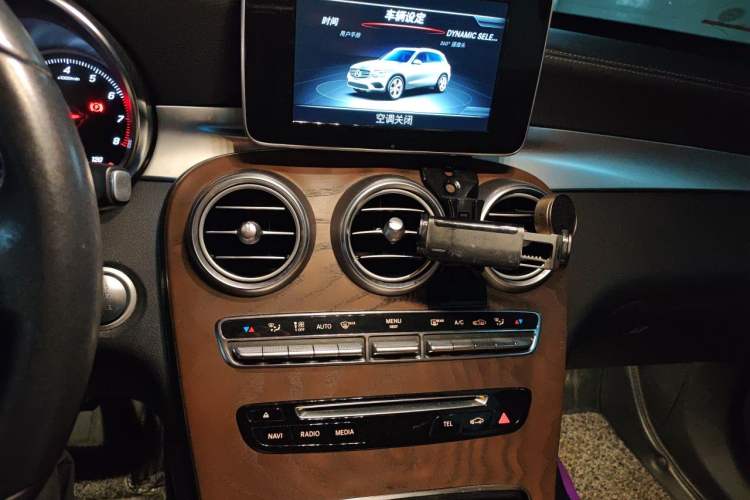 Used Mercedes-Benz GLC 2019 GLC 300 L 4MATIC Dynamic Model Audio And AC Panel