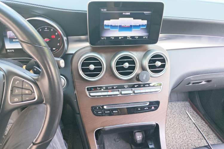 Used Mercedes-Benz GLC 2019 Refreshed GLC 300 L 4MATIC Dynamic Edition Audio And AC Panel