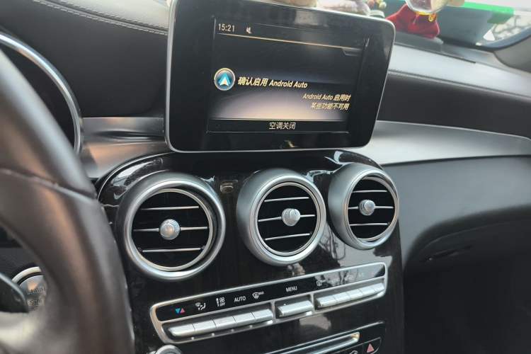 Used Mercedes-Benz GLC 2019 GLC 260 4MATIC Dynamic Edition Audio And AC Panel