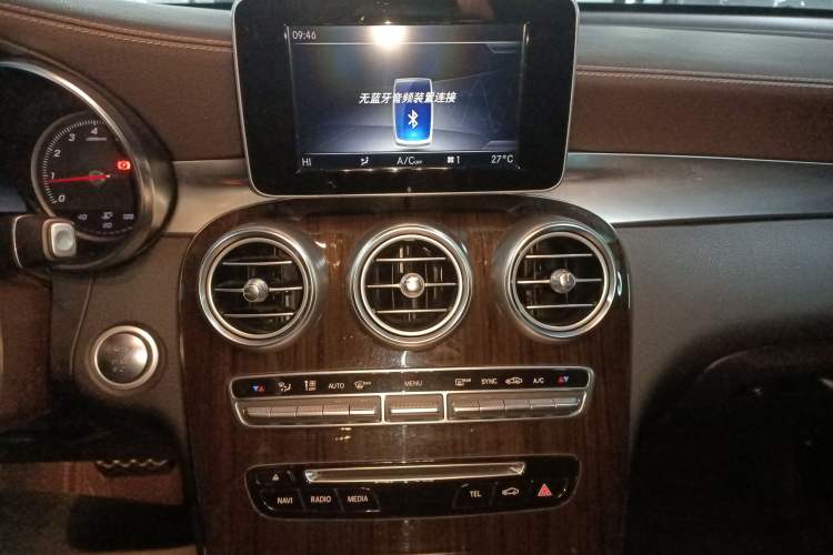 Used Mercedes-Benz GLC 2019 Facelift GLC 260 L 4MATIC Luxury Model Audio And AC Panel