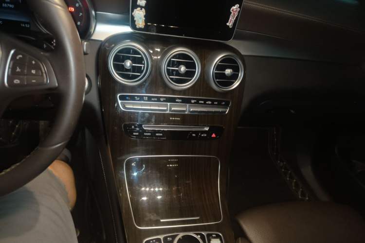 Used Mercedes-Benz GLC 2019 GLC 260 L 4MATIC Luxury Model Audio And AC Panel