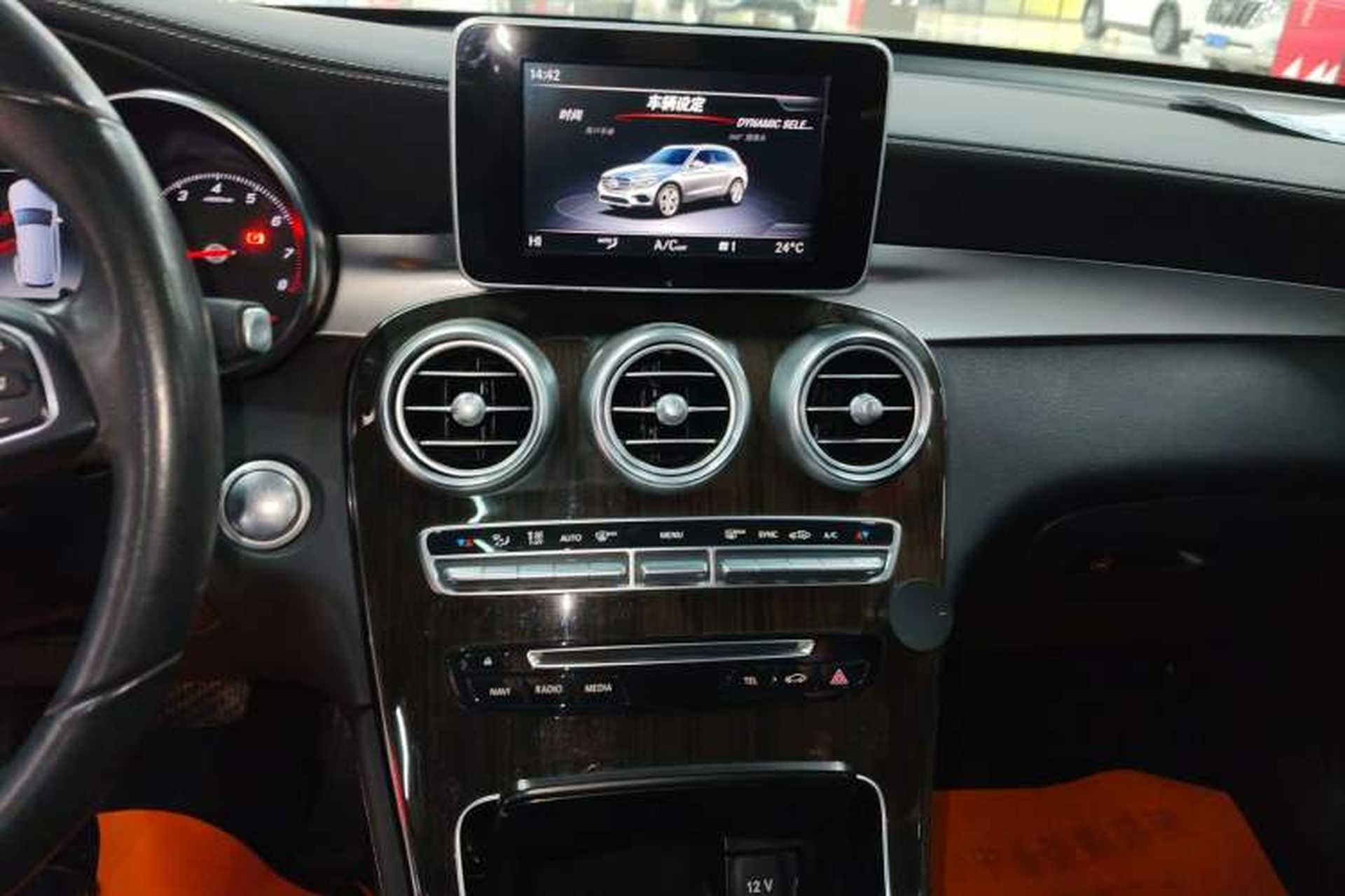 Used Mercedes-Benz GLC 2019 Facelift GLC 260 L 4MATIC Luxury Model Audio And AC Panel