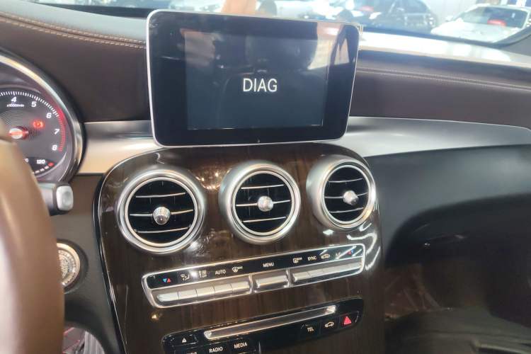 Used Mercedes-Benz GLC 2019 Facelift GLC 260 L 4MATIC Luxury Model Audio And AC Panel