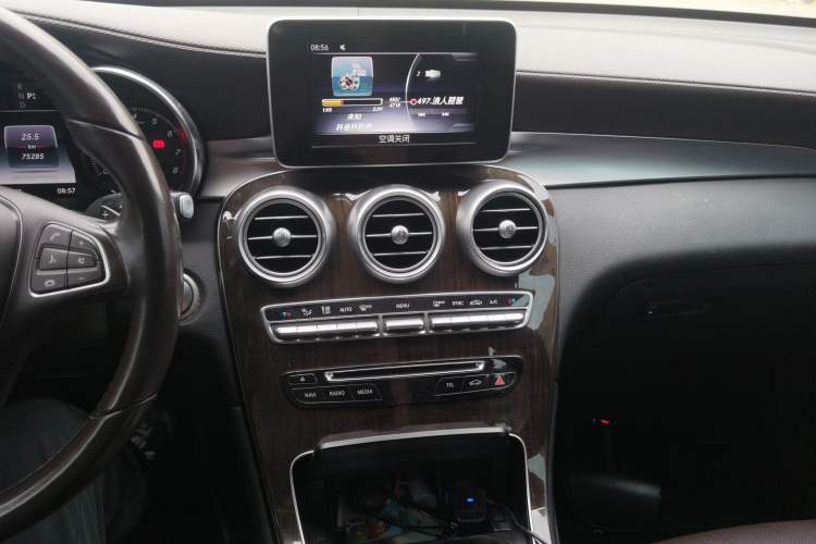 Used Mercedes-Benz GLC 2019 GLC 260 L 4MATIC Dynamic Model Audio And AC Panel