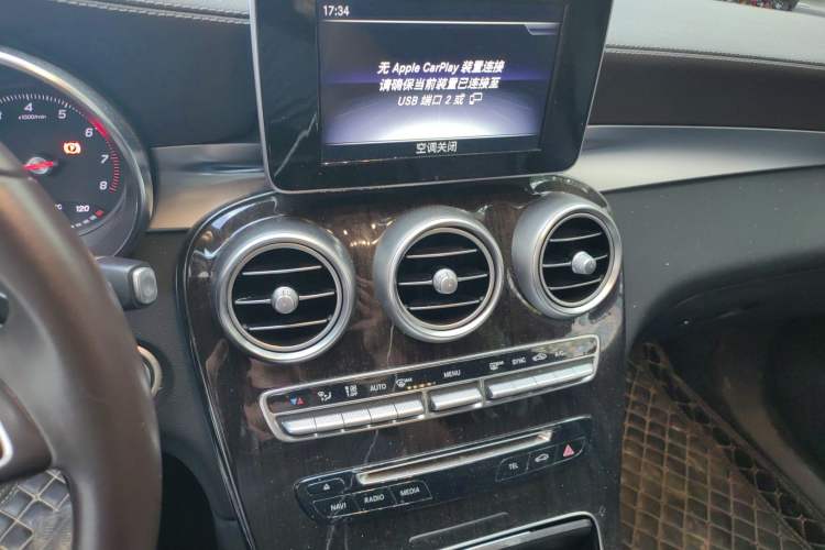 Used Mercedes-Benz GLC 2019 GLC 260 L 4MATIC Dynamic Model Audio And AC Panel