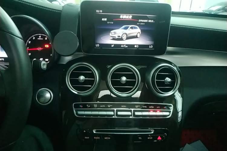 Used Mercedes-Benz GLC 2019 Facelift GLC 260 L 4MATIC Luxury Model Audio And AC Panel