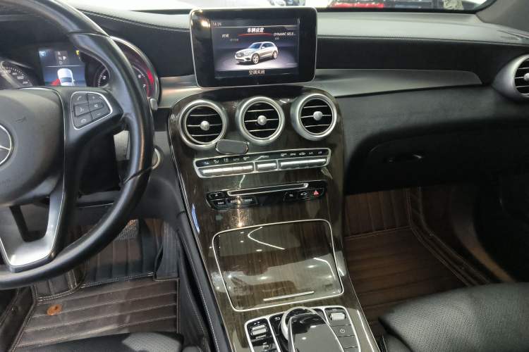 Used Mercedes-Benz GLC 2019 GLC 260 L 4MATIC Dynamic Model Audio And AC Panel