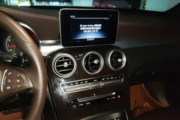 Used Mercedes-Benz GLC 2019 GLC 260 4MATIC Dynamic Edition Audio And AC Panel
