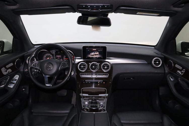 Used Mercedes-Benz GLC 2019 Facelift GLC 260 L 4MATIC Luxury Model Audio And AC Panel