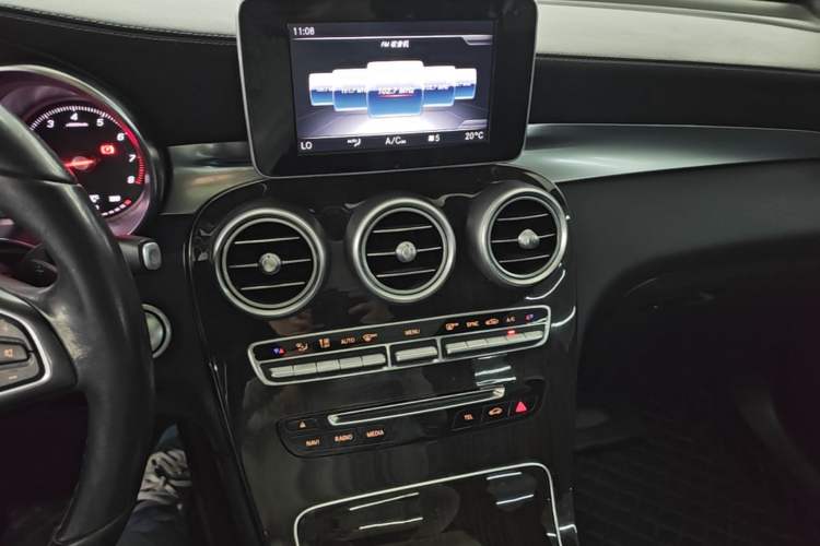 Used Mercedes-Benz GLC 2019 GLC 260 L 4MATIC Dynamic Model Audio And AC Panel