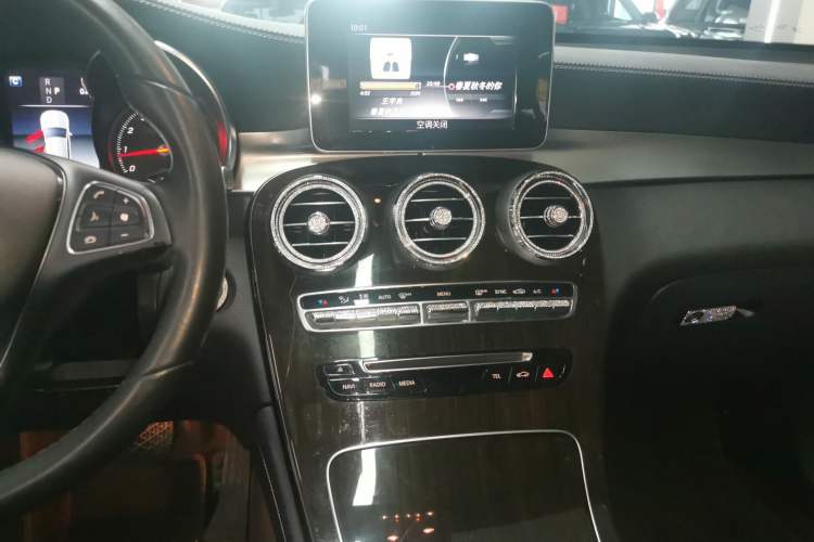 Used Mercedes-Benz GLC 2019 GLC 260 4MATIC Luxury Model Audio And AC Panel